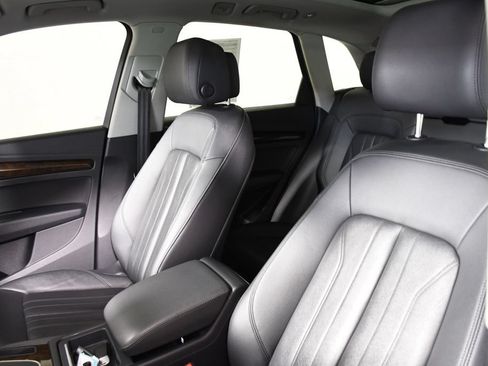 Used 2019 Audi Q5 Premium w/ Convenience Package AWD/4WD image 17