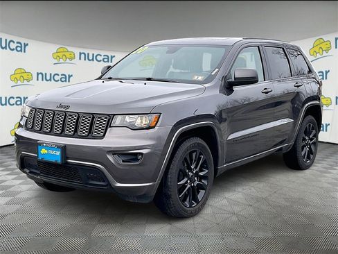 Used 2020 Jeep Grand Cherokee Altitude image 3