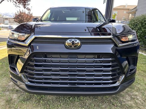 Used 2026 Toyota Grand Highlander AWD Hybrid image 14