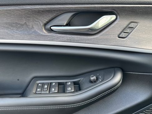 New 2025 Jeep Grand Cherokee Limited w/ Black Appearance Package image 13