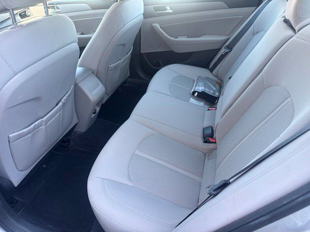 Used 2015 Hyundai Sonata SE w/ Option Group 02 FWD image 9