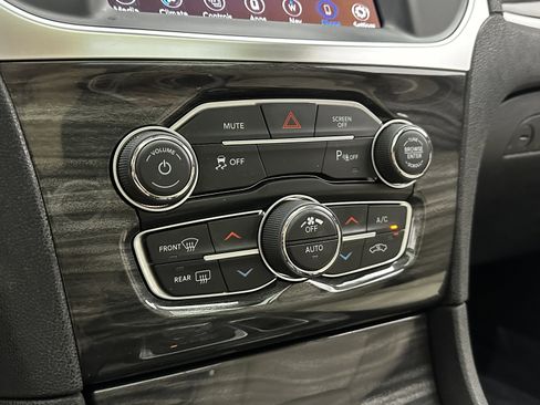 Used 2021 Chrysler 300 Touring L w/ Popular Equipment Group image 19