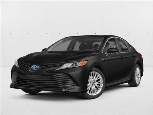 Used 2020 Toyota Camry XLE w/ Sunroof Package FWD image 1