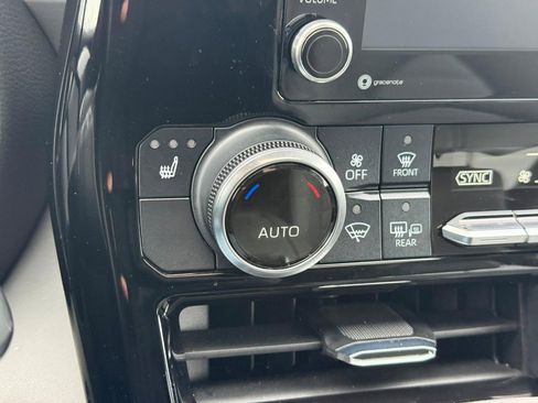 Used 2022 Toyota Highlander XLE image 22