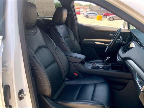 Used 2021 Cadillac XT4 Premium Luxury w/ Technology Package AWD/4WD image 7