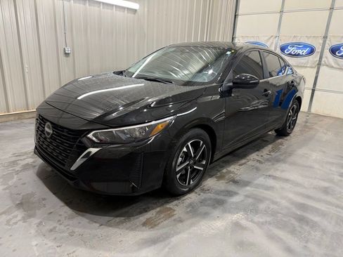 Used 2025 Nissan Sentra SV FWD image 3
