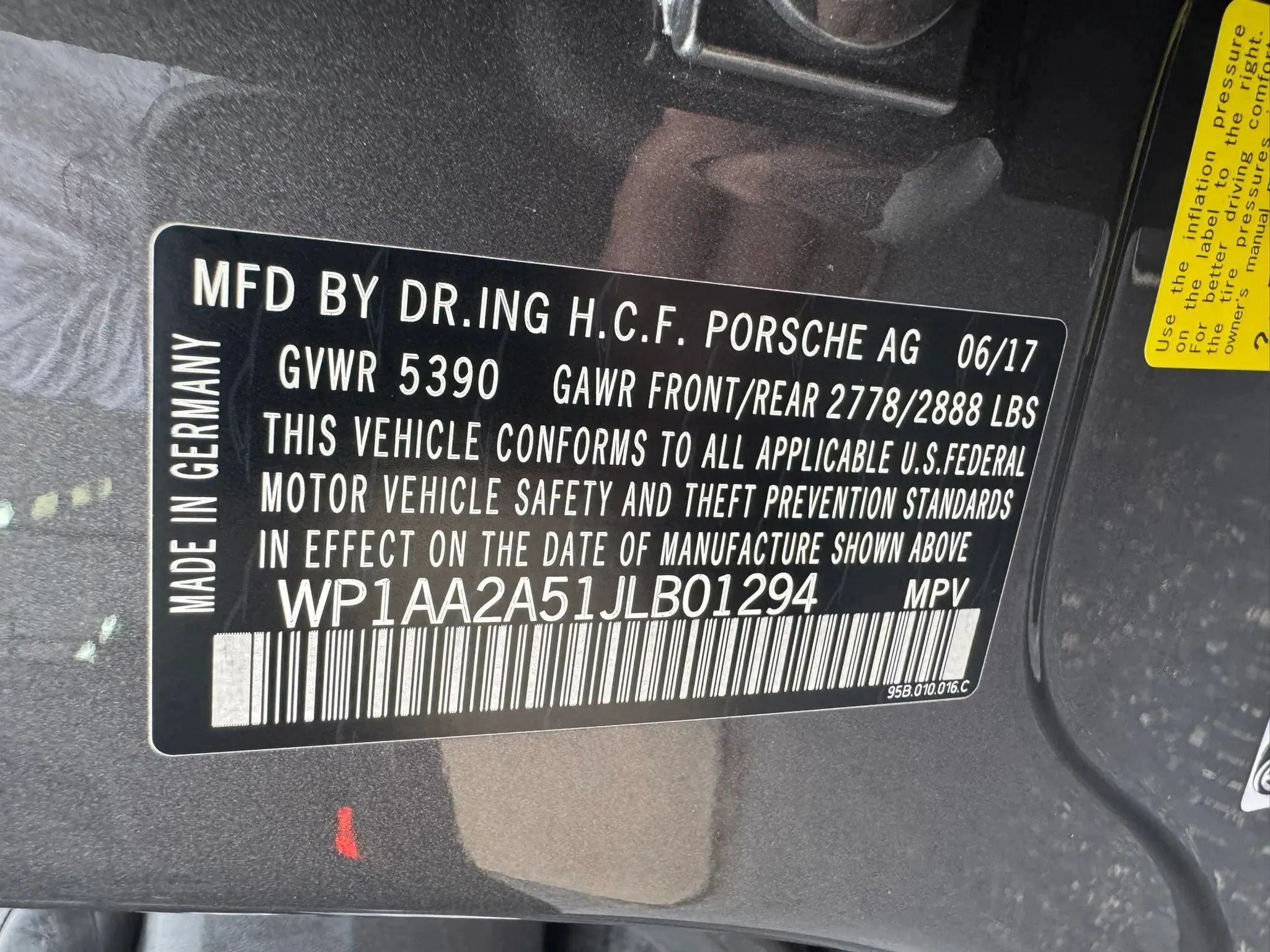 Used 2018 Porsche Macan AWD/4WD image 39