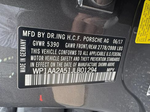 Used 2018 Porsche Macan AWD/4WD image 39