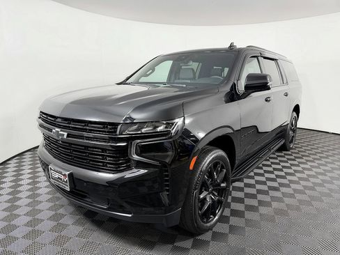 Used 2023 Chevrolet Suburban RST w/ Luxury Package image 2