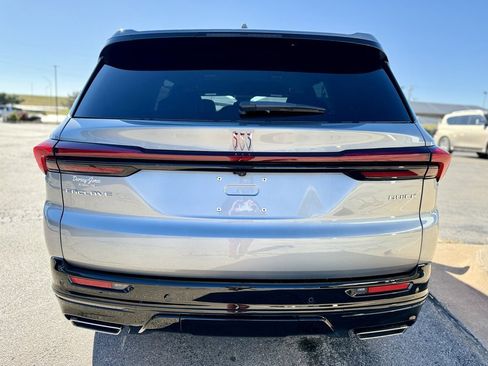 Used 2025 Buick Enclave Sport Touring image 5