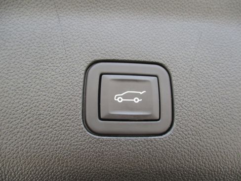 Used 2024 Cadillac Escalade Luxury RWD image 38