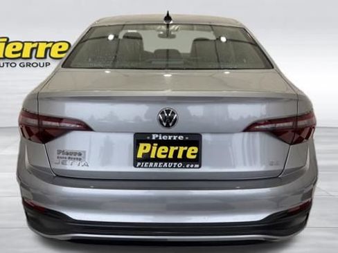 Used 2024 Volkswagen Jetta SE image 3