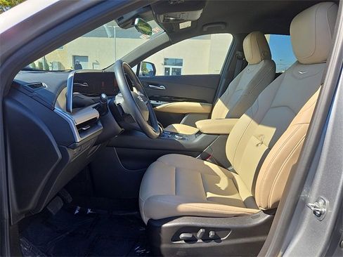 Certified 2024 Cadillac XT4 Luxury w/ LPO, Floor Liner Package image 14