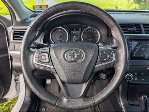 Used 2017 Toyota Camry SE w/ Moonroof Package FWD image 22