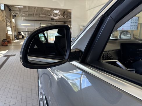 Used 2024 BMW X7 xDrive40i w/ Premium Package image 10