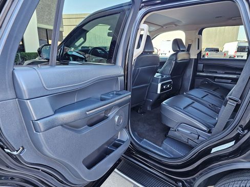 Used 2022 Ford Expedition XLT image 18