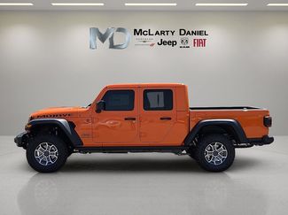 New 2025 Jeep Gladiator Mojave w/ Steel Bumper Group AWD/4WD video 3