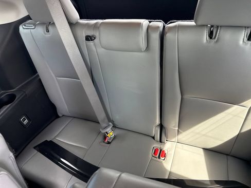 Used 2022 Toyota Highlander XLE FWD image 29