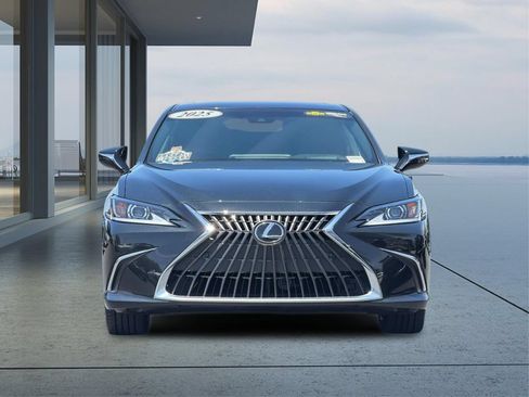 Used 2025 Lexus ES 300h w/ Premium Package FWD image 9