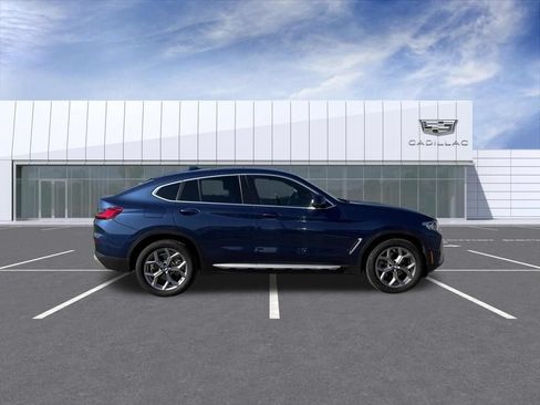 Used 2025 BMW X4 xDrive30i AWD/4WD image 2