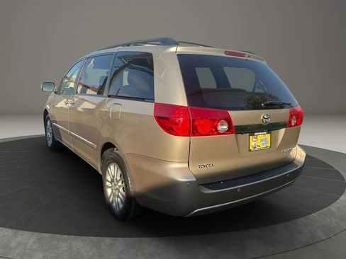 Used 2008 Toyota Sienna XLE image 11