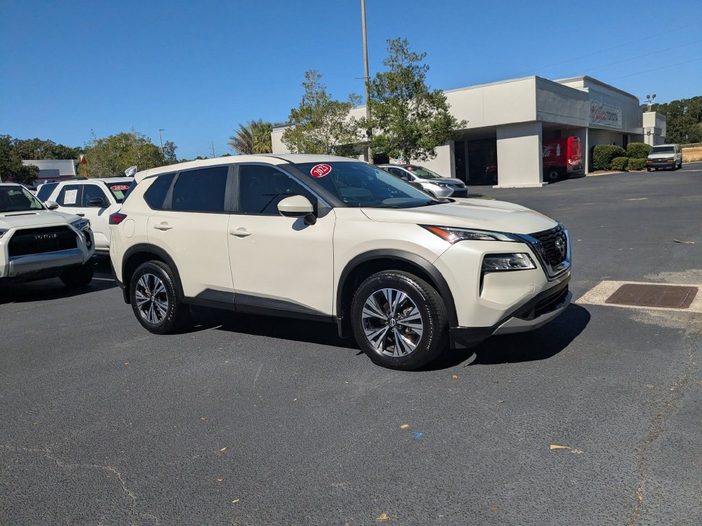 Used 2023 Nissan Rogue SV FWD image 2
