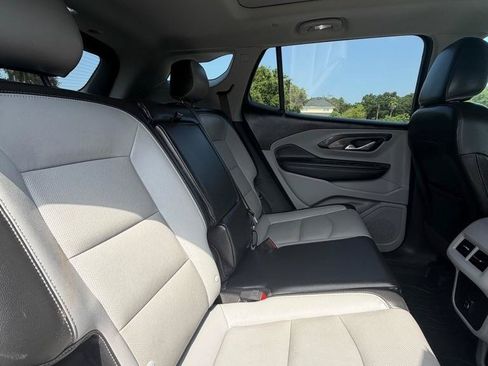 Used 2022 GMC Terrain SLT w/ Infotainment Package II FWD image 16