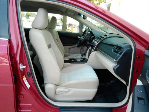 Used 2012 Toyota Camry LE FWD image 18