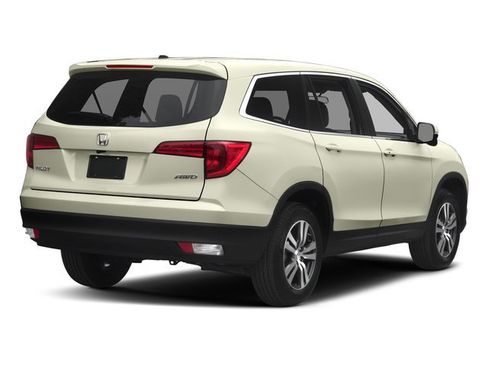 Used 2017 Honda Pilot EX image 2