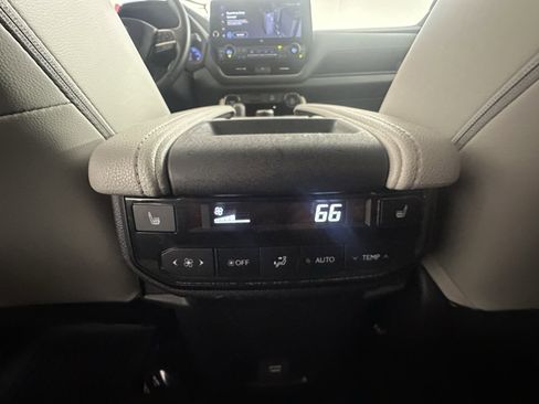 Used 2024 Toyota Grand Highlander AWD Hybrid image 31