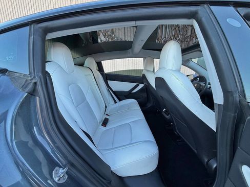 Used 2021 Tesla Model 3 Long Range image 16