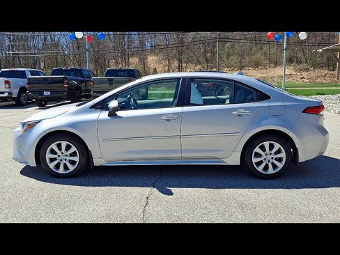 Used 2024 Toyota Corolla LE FWD image 5