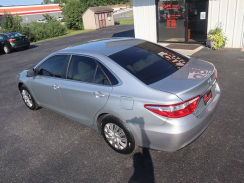 Used 2017 Toyota Camry LE FWD image 22