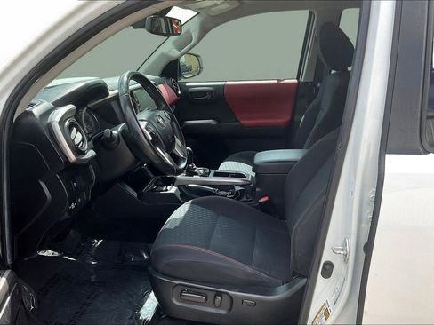 Used 2022 Toyota Tacoma SR5 w/ Technology Package RWD image 25