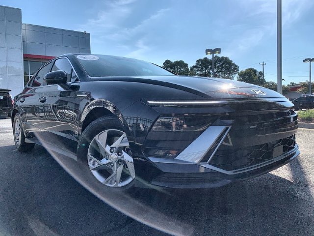 Used 2025 Hyundai Sonata SE FWD image 2