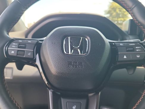 Certified 2025 Honda Pilot TrailSport image 13