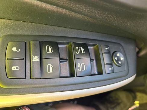 Used 2018 Jeep Cherokee Limited AWD/4WD image 29