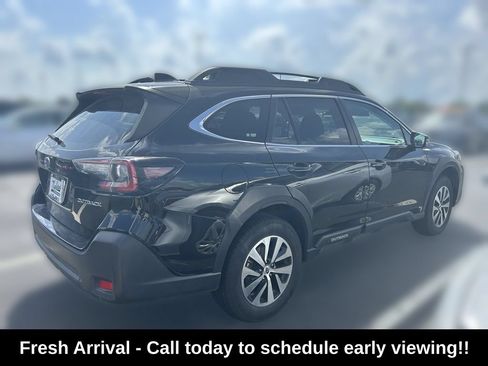 Used 2025 Subaru Outback Premium AWD/4WD image 4