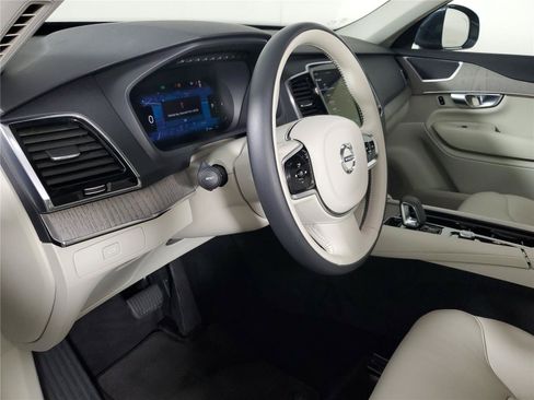 Certified 2025 Volvo XC90 B6 Plus AWD/4WD image 24