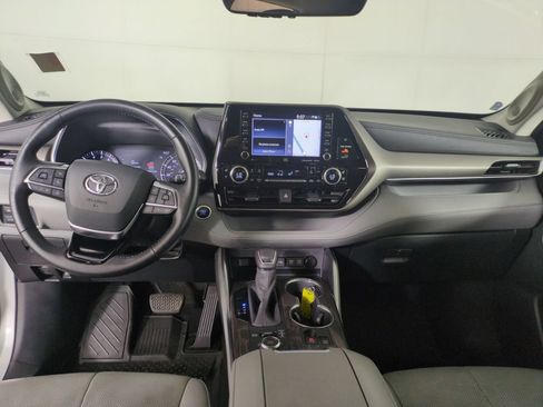 Used 2020 Toyota Highlander Limited AWD/4WD image 12