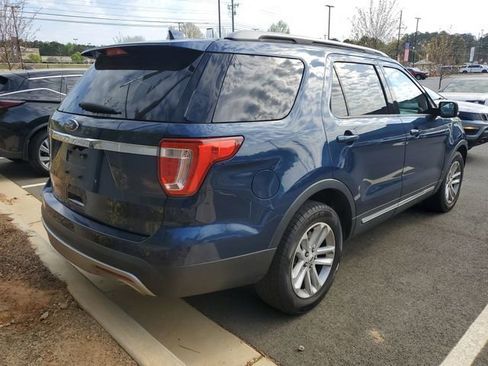 Used 2017 Ford Explorer XLT image 4