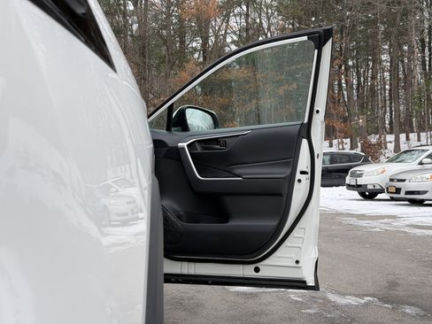 Used 2019 Toyota RAV4 LE image 37