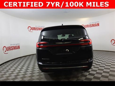 Used 2023 Chrysler Pacifica Touring-L image 7