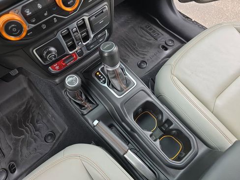 Used 2022 Jeep Gladiator Mojave w/ Dual Top Group AWD/4WD image 25