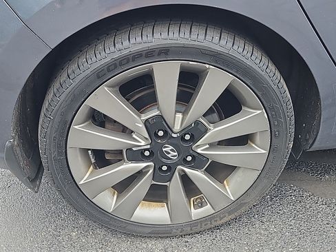 Used 2018 Hyundai Elantra GT Sport w/ Sport Tech Package 04 FWD image 27