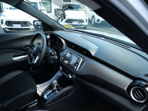 Used 2019 Nissan Kicks SV FWD image 27