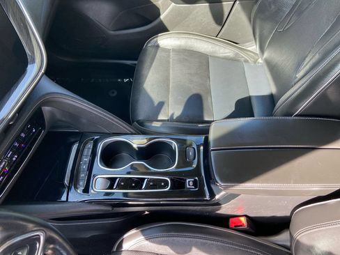 Used 2021 Buick Envision Essence w/ Sport Touring Package AWD/4WD image 18