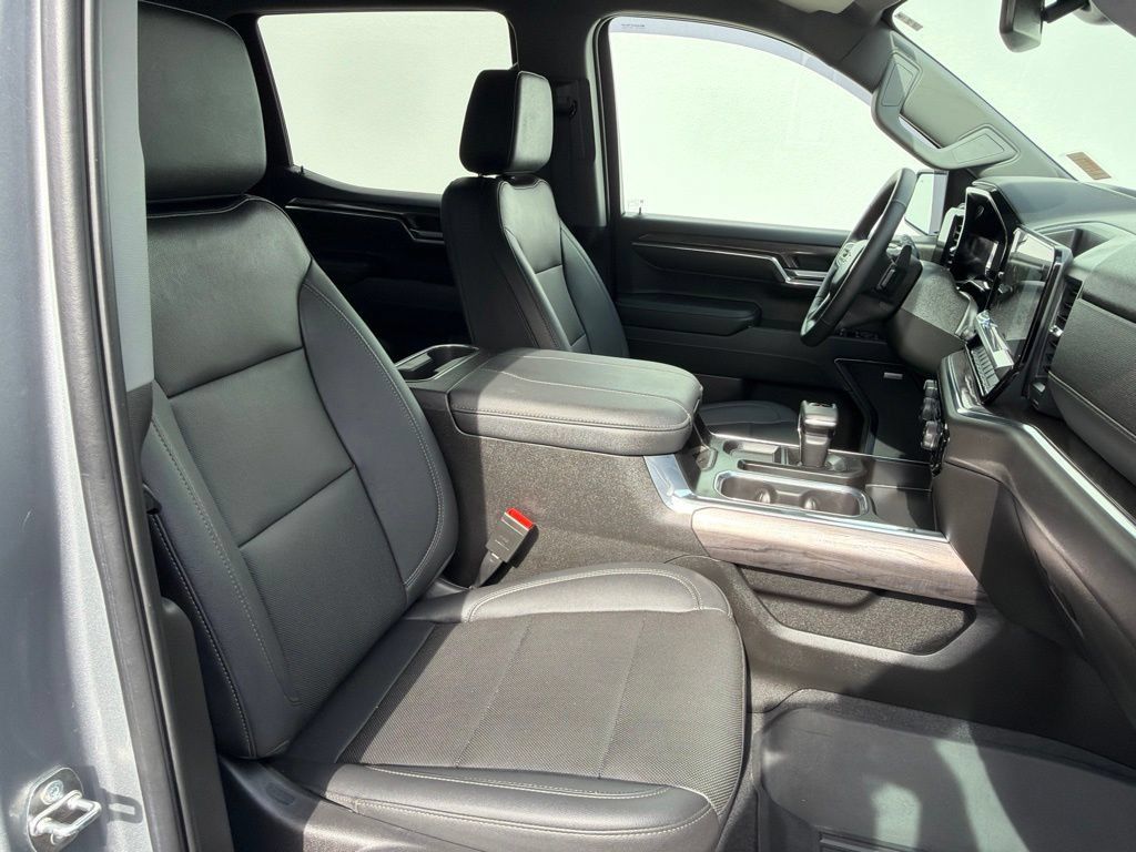 Used 2023 Chevrolet Silverado 1500 LTZ AWD/4WD image 36