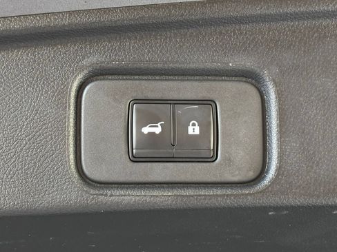 Used 2025 Nissan Pathfinder SV FWD image 23
