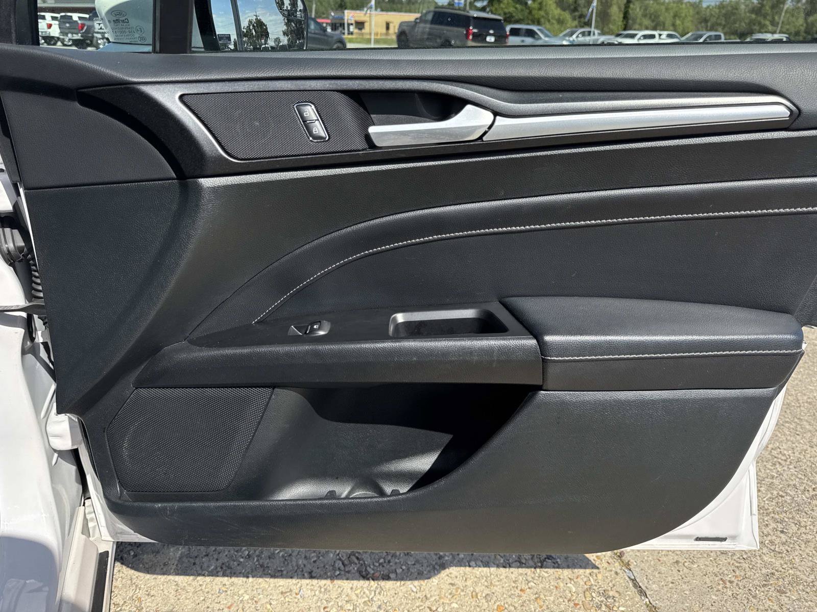 Used 2017 Ford Fusion Titanium FWD image 13